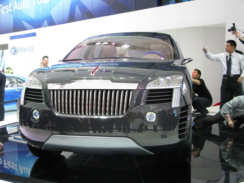 Le concept Hongqi SUV chinois  V12
Concurrente de Rolls-Royce