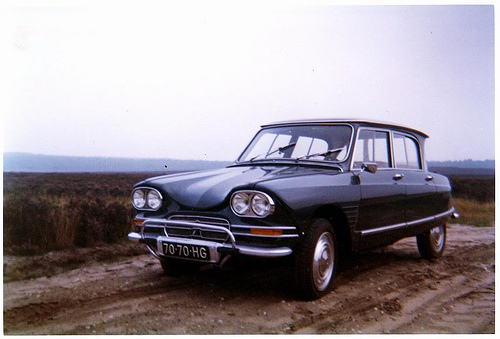 Citroën a lancé il y a 50 ans en avril 1961 l'Ami 6, un modèle intermédiaire entre la 2CV et la DS. ...