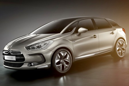 Le nouvel hybride de Citroën prévu pour fin 2011 en France a été présenté au Salon de Shanghai. La g...