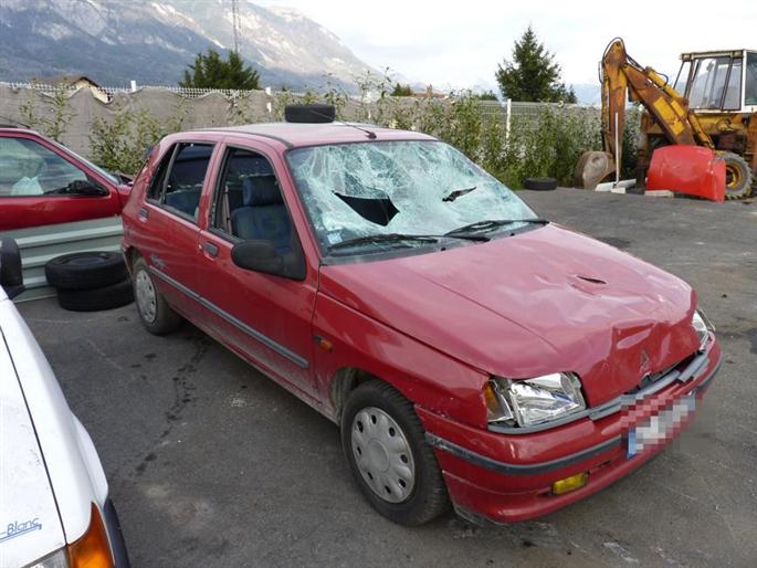 Carcassonne : Coups de hache dans la voiture de son ex-amie !