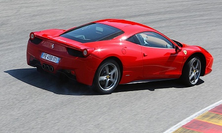 C'est lors du festival de vitesse  Goodwood,  que Ferrari dvoile  l'essai, sa Ferrai 458 Italia.
...