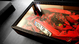 Des morceaux de Ferrari dans une table basse !	