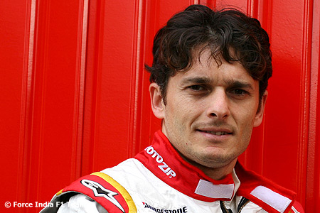 Accident de la route en Italie pour Giancarlo Fisichella (sans gravit)
Giancarlo Fisichella provoque un accident avec une Ferrari
