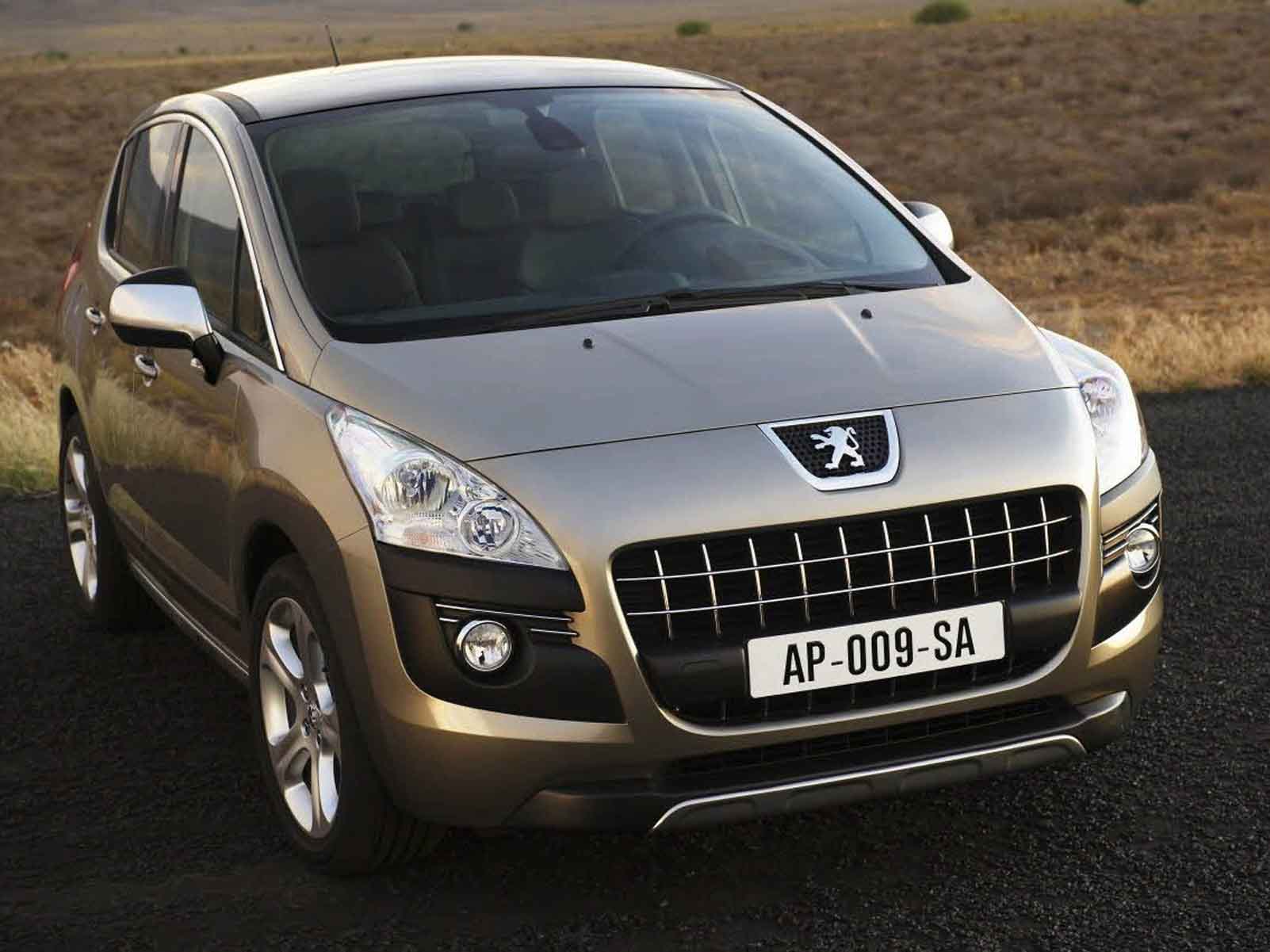 La Peugeot 3008 est un crossover compact, volumique et responsable. Elle représente une offre nouvel...