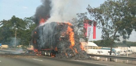 Un camion prend feu sur l'A1
