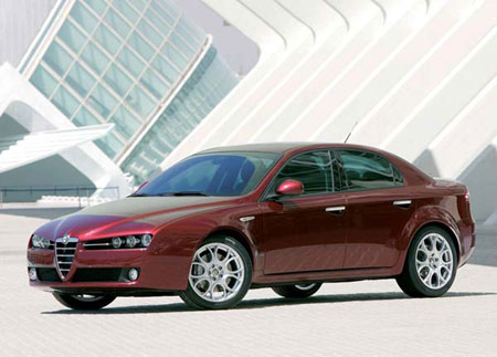 Alfa Romeo 159
Par rapport au modle 156, la nouvelle voiture assure une habitabilit plus gnreuse