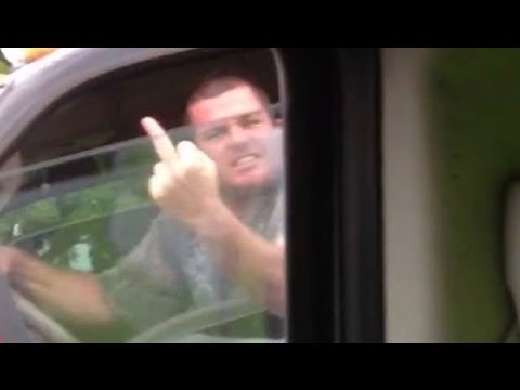 Un automobiliste agressif rattrapé par son Karma (Vidéo)
