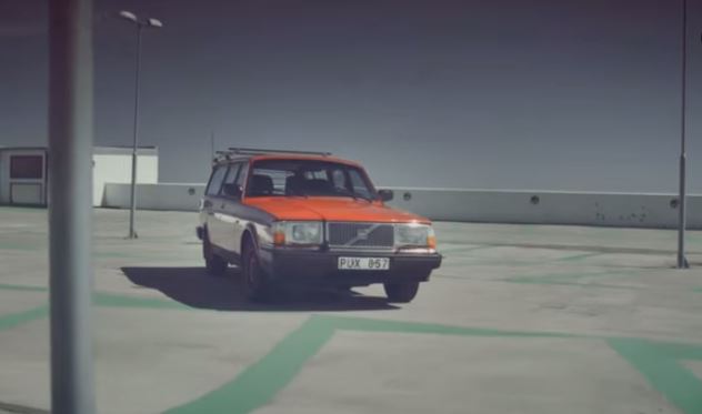 Pour vendre sa vieille Volvo, il a créé un spot publicitaire hors du commun avec un budget de 0€