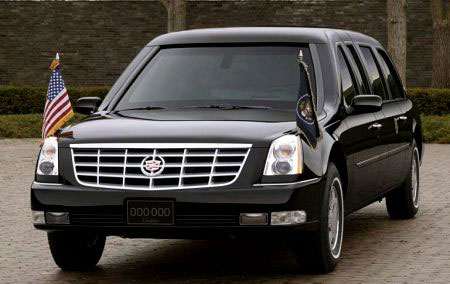 Cadillac DTS Presidential Limousine
 la hauteur du personnage