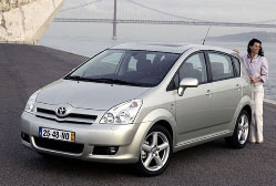 Toyota Corolla-Verso 2.2 D-4D Sol 136 cv
Cinq ans de garantie limite  150 000 kms
