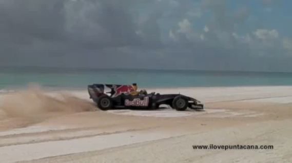 Une F1 sur une plage à Punta Cana? Non! Et bien vous ne l'auriez certainement pas cru si vous n'avie...