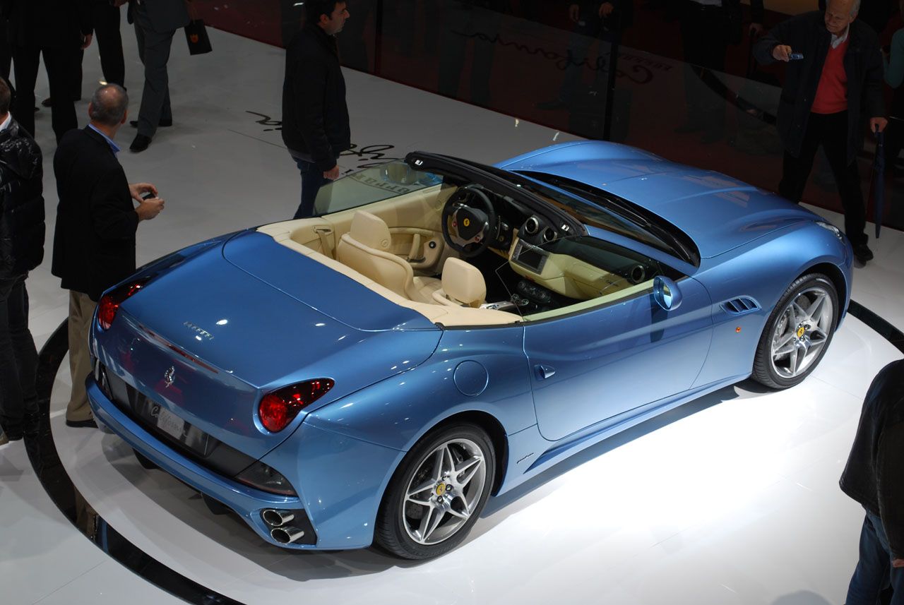 Avec la Lamborghini Estoque, la Ferrari California est l'autre reine du salon de Paris. La voir sur ...