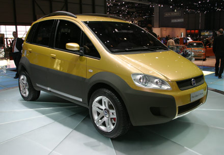 Fiat Idea 5Terre
L'entreprise turinoise nous propose sa vision des S.U.V. (Sport Utility Vehicle)
