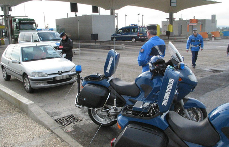Un policier roumain roule  contresens
Sur l'autoroute A4