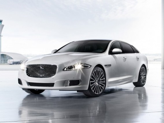 Jaguar, déjà connu pour ses modèles luxueux, présente au salon de Pékin, une version encore plus lux...