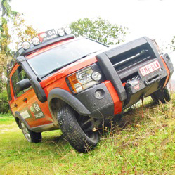 Land Rover nous a confi un Discovery III flambant (sic) neuf dans sa finition HSE, bote auto, cuir...
