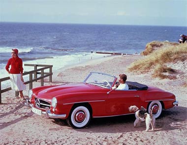 C'tait il y a cinquante ans, en mai 1955, que dbutait la production de la 190 SL. Elle marquait le...