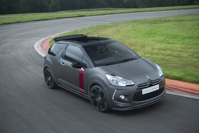 Citroën a confirmée hier le lancement de la DS3 Cabrio Racing de 207 chevaux pour un couple maximum ...
