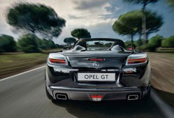 L'Opel GT est un roadster pour passionns.  Elle n'offre aucune concession et c'est une de ses quali...
