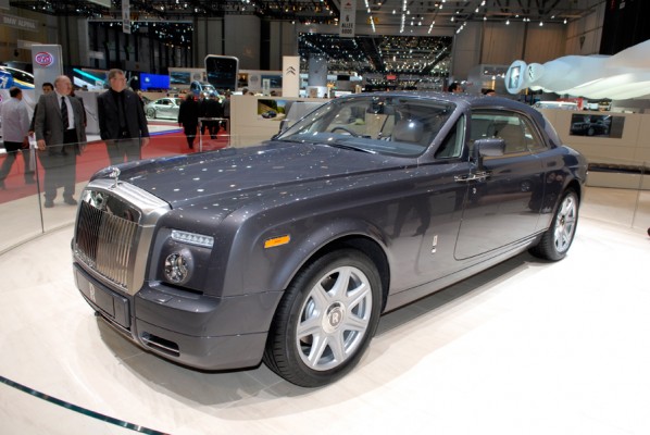 Troisième modèle développé par Rolls-Royce depuis son entrée dans le giron de BMW! Après le Phantom ...