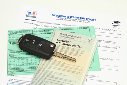 Lors de la vente d'un véhicule d'occasion, de nombreux documents sont à remettre à l'acheteur et d'a...
