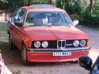  Voir détails -BMW Serie 3 323i à Chauffailles (71)
