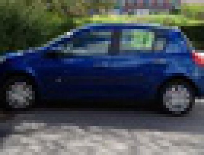 Renault Clio 1.2l 16v 75 expression Bleu de 2009