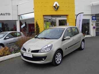  Voir détails -Renault Clio 1.4 16V 100 Dynamique à Coutances (50)