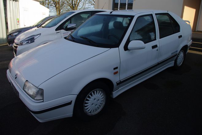 Renault R19 TXI   ALBERTVILLE blanc de 1992