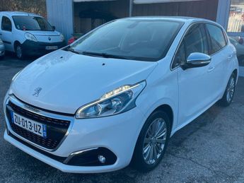  Voir détails -Peugeot 208 1.2 puretech 82 cv à  Les Pennes-Mirabeau (13)