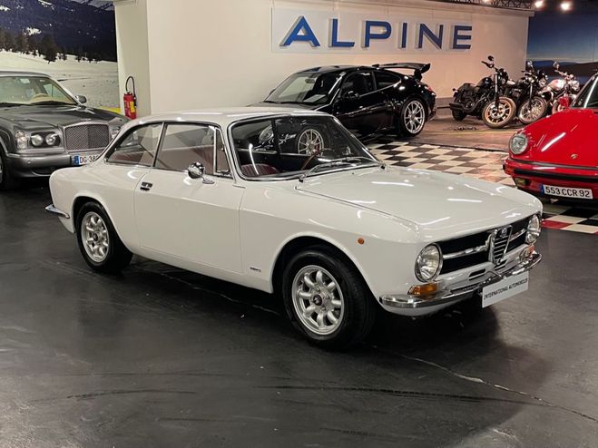 Alfa romeo 1600 GT JUNIOR COUPE BERTONE Blanc de 1977