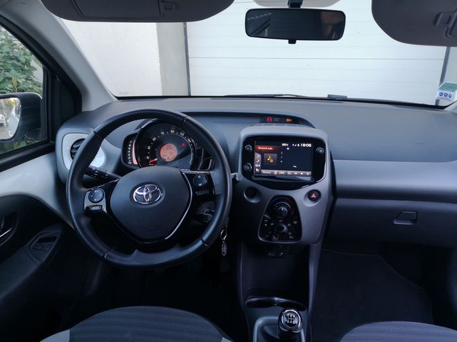 Toyota Aygo parfait etat 2020 17 500 km essence blanc de 2020