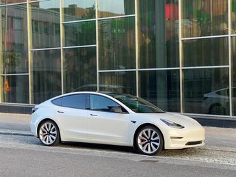  Voir détails -Tesla Model 3 Dual Motor AWD Performance / Autopilot / à Saint-Laurent-du-Var (06)