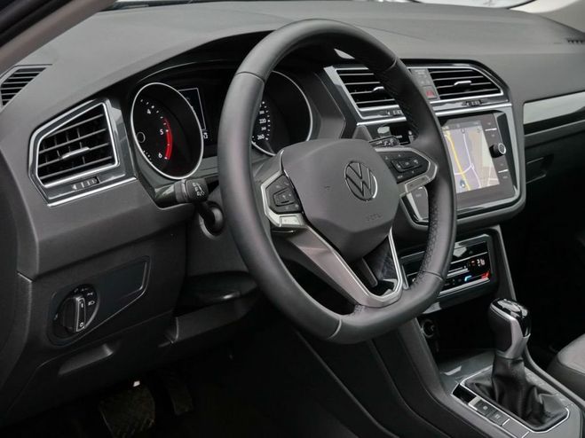 Volkswagen Tiguan 2.0 TDI 150 DSG LIFE GRIS URANO  de 2023