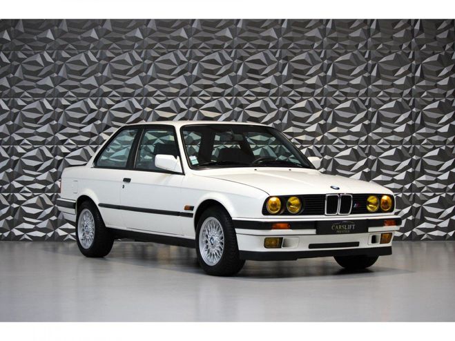 BMW Serie 3 SERIE 318 is E30 136ch Blanc de 1990