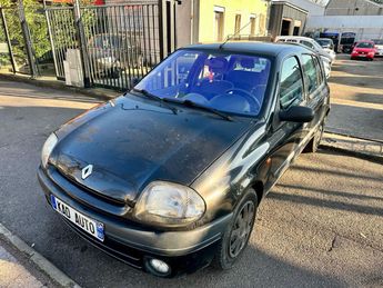  Voir détails -Renault Clio II 1.6 90 RXT à Aulnay-sous-Bois (93)