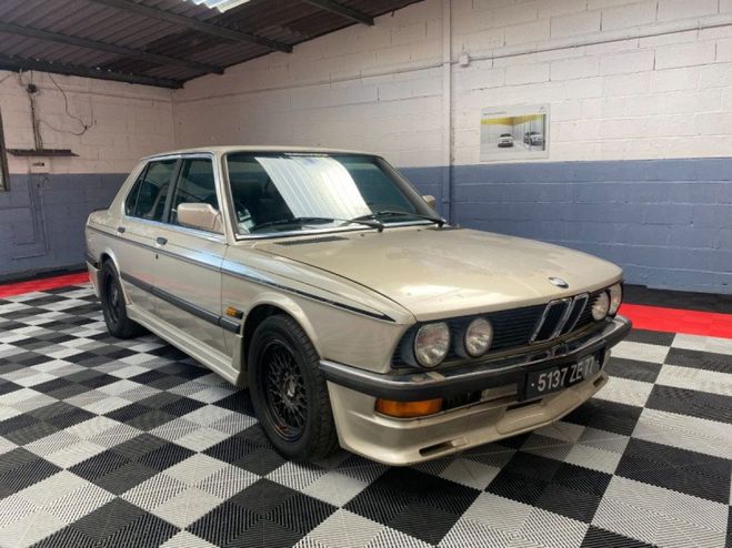 BMW Serie 5 (E28) 520I 2.0I - 12V L6 KIT SPORT Beige de 1986