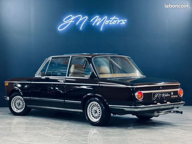 BMW 2002 2.0 restauration complete Noir de 1972
