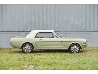 Voir détails -Ford Mustang Convertible CABRIOLET 1966 à  Le Havre (76)