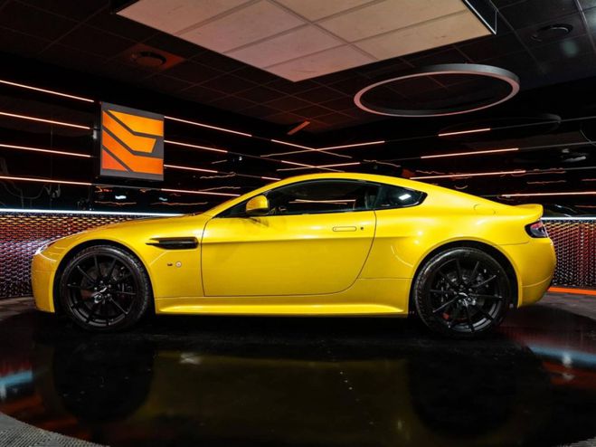 Aston martin V12 Vantage S 573CH BVA Yellow Tang de 2015
