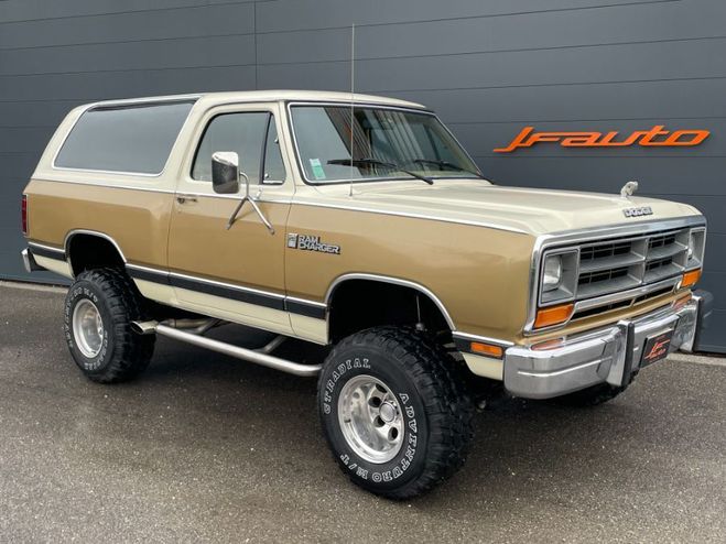 Dodge Ram charger 4X4 5.2 V8 170 CV BEIGE FONCE de 1986