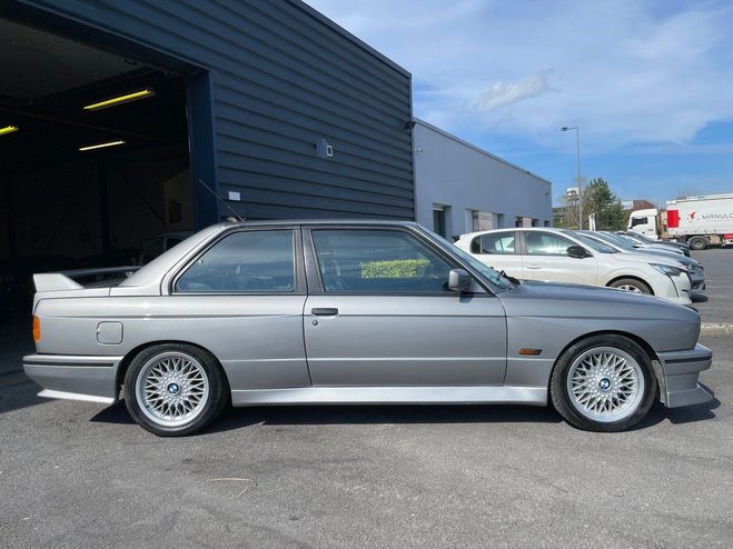 BMW M3 e30 2.3l 200ch Gris de 1988