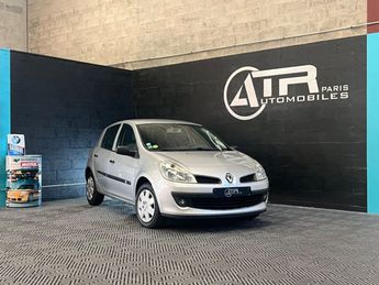  Voir détails -Renault Clio III 1.4 16V 98CH EXPRESSION 5P à Montvrain (77)