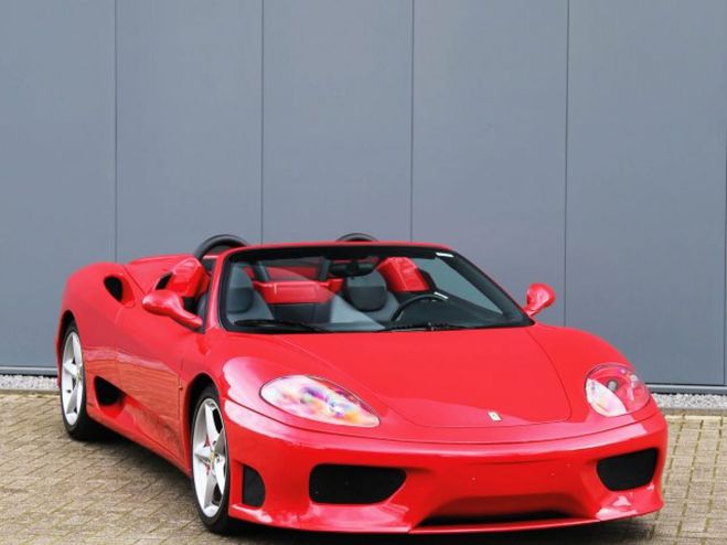 Ferrari 360 Modena Spider - Manual 3.6L V8 producing 395 bh Rouge de 2001