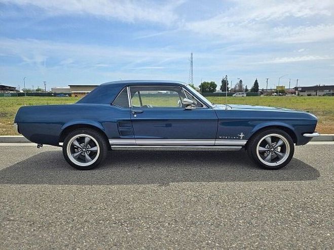 Ford Mustang RESTOMOD COUPE ACAPULCO BLUE 302 V8  de 1967