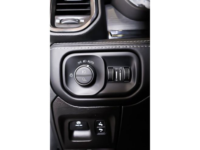 Dodge Ram limited 12p 5.7l 4x4 tout compris hors h Noir de 2022