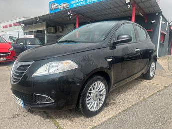  Voir détails -Lancia Ypsilon gold 1.2 69 cv superbe etat faible km à Saint-Pierre-de-Chandieu (69)