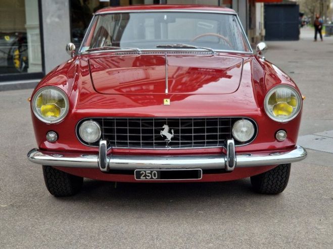 Ferrari 250 GTE Bordeaux de 1962