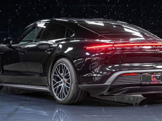 Porsche Taycan 4S 571 CH Batterie Performance Plus Chro Noir de 2021
