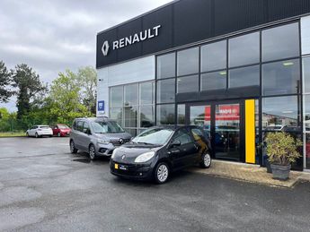  Voir détails -Renault Twingo II 1.2 16v 75 Initiale à Saint-Ouen-l'Aumne (95)